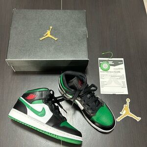 AIR JORDAN 1 MID (PINE GREEN)